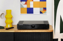 Комплект стереоусилитель PHAZE AUDIO VOLT black + проигрыватель винила DIANA valkyrian red