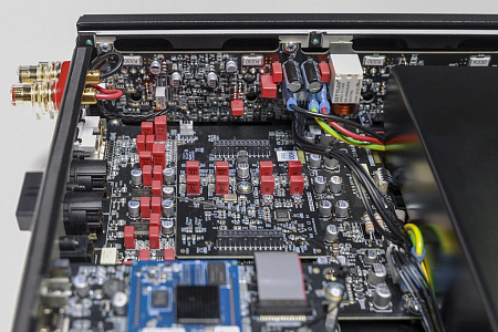 Устройство "все-в-одном"Moon by Simaudio 371 Цвет: Чёрный [Black]