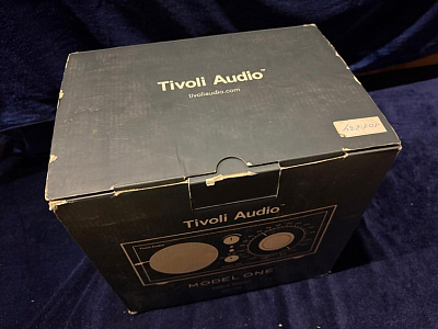 Радиоприемник Tivoli Model One Цвет: Бежевый/Орех [Classic Walnut]