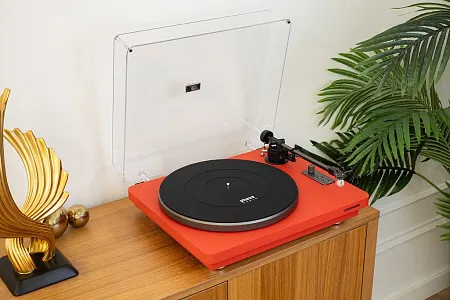 Комплект стереоусилитель Phaze Audio VOLT + проигрыватель виниловых дисков Phaze Audio Diana MK2 Цвет: Красный [Valkyrian red]